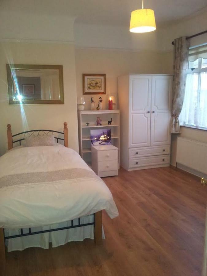 Town House Villa Ennis Bagian luar foto